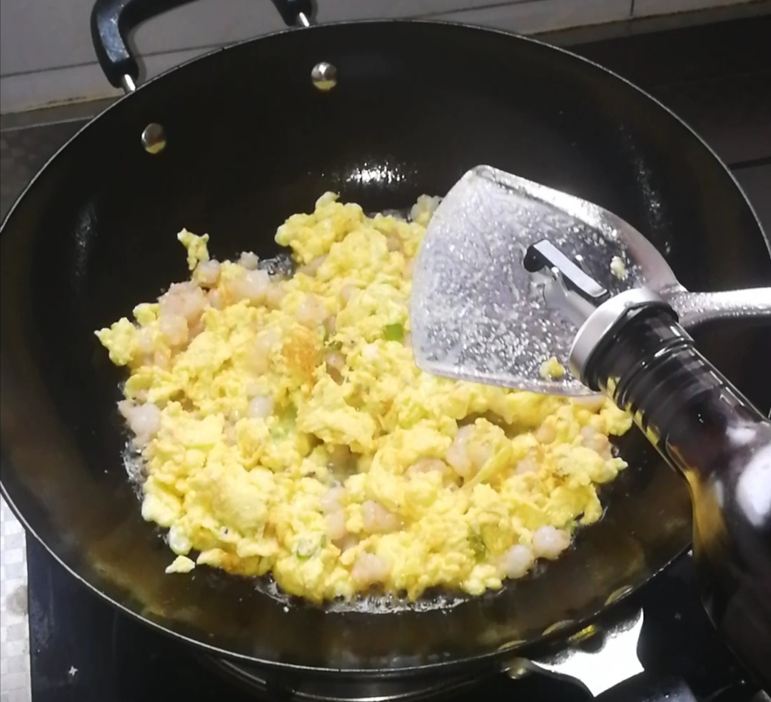 滑蛋蝦仁的做法-咸鮮味炒菜譜-易網健康養生網 滑蛋蝦仁的做法-咸鮮味炒菜譜