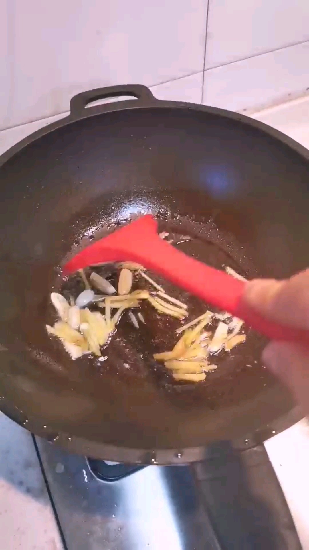 春筍燉黃魚的做法-家常味煮菜譜-易網(wǎng)健康養(yǎng)生網(wǎng) 春筍燉黃魚的做法-家常味煮菜譜