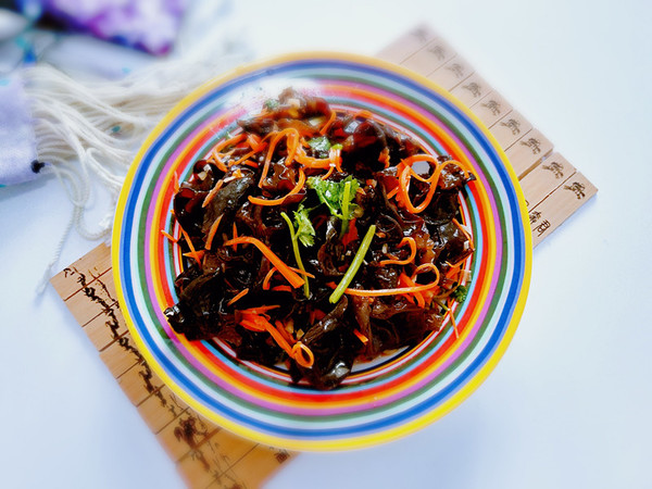 涼拌黑木耳的做法-其它口味拌菜譜-易網(wǎng)健康養(yǎng)生網(wǎng) 涼拌黑木耳的做法-其它口味拌菜譜