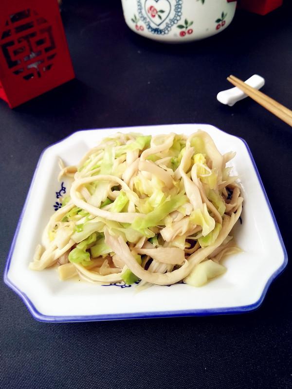 圓白菜燒杏鮑菇的做法-家常味燒菜譜-易網(wǎng)健康養(yǎng)生網(wǎng) 圓白菜燒杏鮑菇的做法-家常味燒菜譜