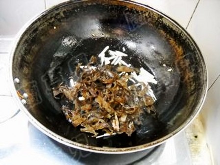 鮮榨菜木耳肉絲的做法-咸鮮味炒菜譜-易網(wǎng)健康養(yǎng)生網(wǎng) 鮮榨菜木耳肉絲的做法-咸鮮味炒菜譜