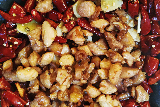 辣子雞丁的做法-麻辣味炒菜譜-易網健康養生網 辣子雞丁的做法-麻辣味炒菜譜