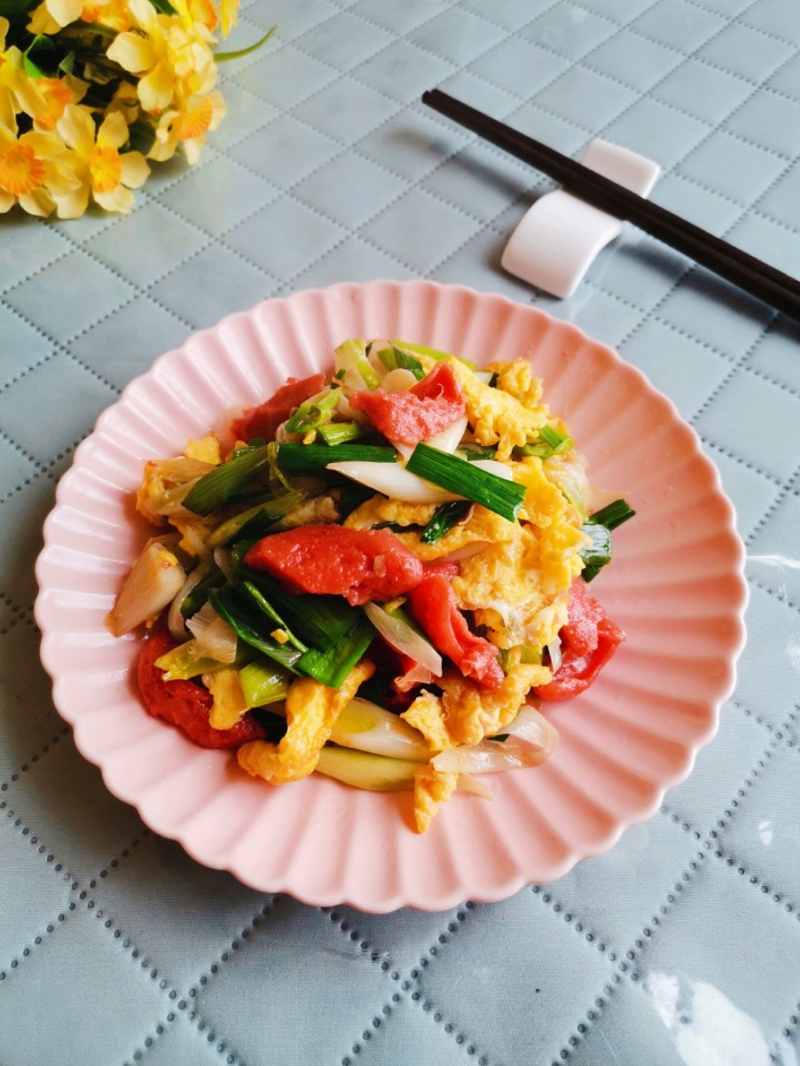 蒜苗紅腸炒雞蛋的做法-咸鮮味炒菜譜