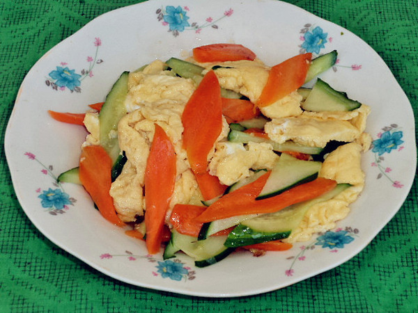 胡蘿卜黃瓜炒雞蛋的做法-咸鮮味炒菜譜-易網健康養生網 胡蘿卜黃瓜炒雞蛋的做法-咸鮮味炒菜譜