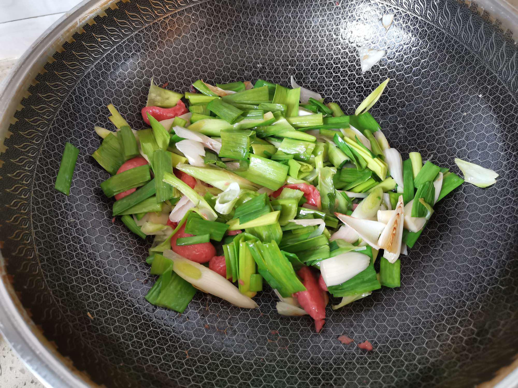 蒜苗紅腸炒雞蛋的做法-咸鮮味炒菜譜-易網健康養生網 蒜苗紅腸炒雞蛋的做法-咸鮮味炒菜譜