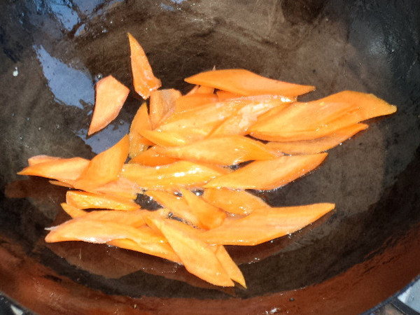 胡蘿卜黃瓜炒雞蛋的做法-咸鮮味炒菜譜-易網健康養生網 胡蘿卜黃瓜炒雞蛋的做法-咸鮮味炒菜譜