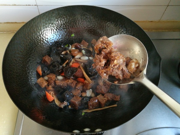 烤麩燴菜的做法-家常味燴菜譜-易網健康養生網 烤麩燴菜的做法-家常味燴菜譜