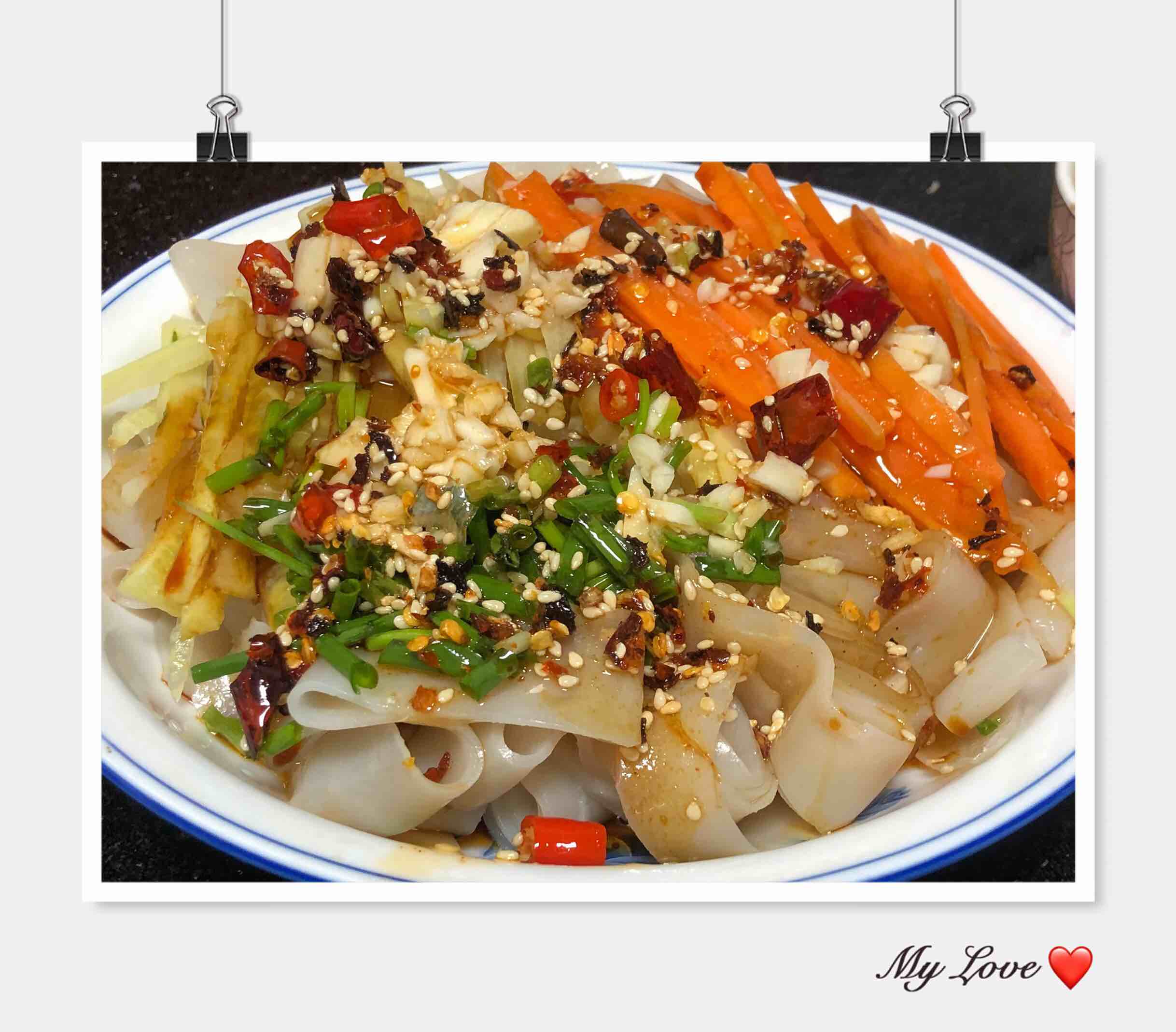 簡(jiǎn)單易做滴涼皮的做法-酸辣味蒸菜譜-易網(wǎng)健康養(yǎng)生網(wǎng) 簡(jiǎn)單易做滴涼皮的做法-酸辣味蒸菜譜