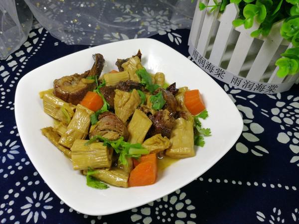 醬鴨燉筍干的做法-家常味燉菜譜