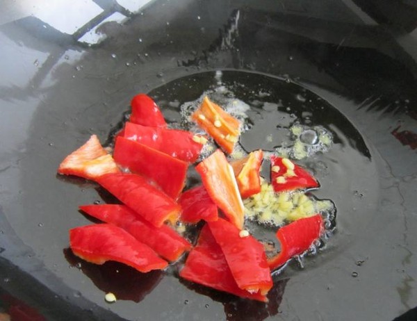 毛芹木耳炒雞蛋的做法-家常味炒菜譜-易網健康養生網 毛芹木耳炒雞蛋的做法-家常味炒菜譜