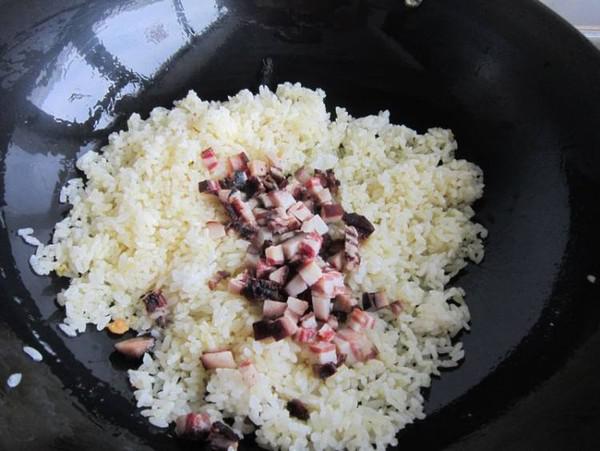 泡菜臘肉蛋炒飯的做法-咸鮮味炒菜譜