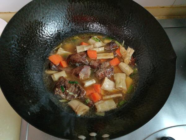 醬鴨燉筍干的做法-家常味燉菜譜