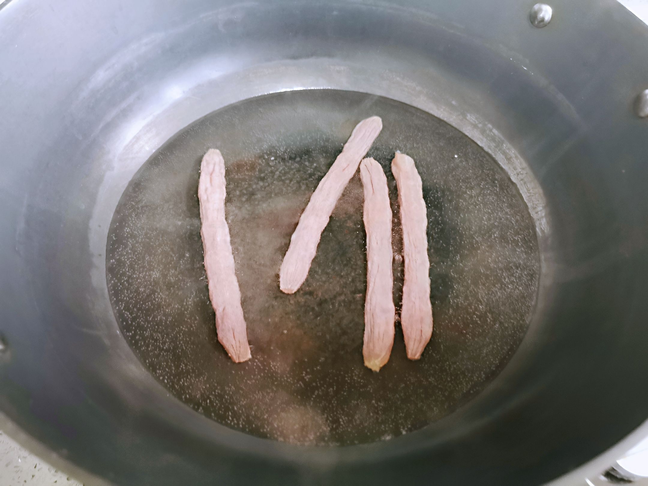 臘腸炒西葫蘆的做法-家常味炒菜譜-易網健康養生網 臘腸炒西葫蘆的做法-家常味炒菜譜