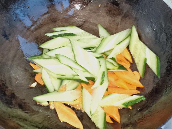 胡蘿卜黃瓜炒雞蛋的做法-咸鮮味炒菜譜-易網健康養生網 胡蘿卜黃瓜炒雞蛋的做法-咸鮮味炒菜譜