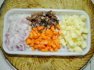 臘味地三鮮燜飯的做法-咸鮮味燜菜譜-易網健康養生網 臘味地三鮮燜飯的做法-咸鮮味燜菜譜