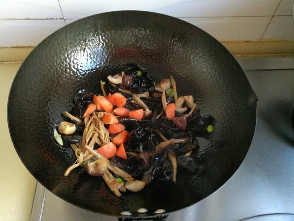 烤麩燴菜的做法-家常味燴菜譜-易網健康養生網 烤麩燴菜的做法-家常味燴菜譜