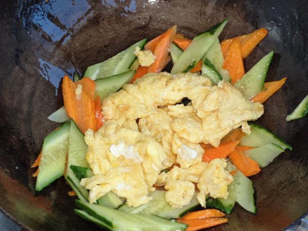 胡蘿卜黃瓜炒雞蛋的做法-咸鮮味炒菜譜-易網健康養生網 胡蘿卜黃瓜炒雞蛋的做法-咸鮮味炒菜譜