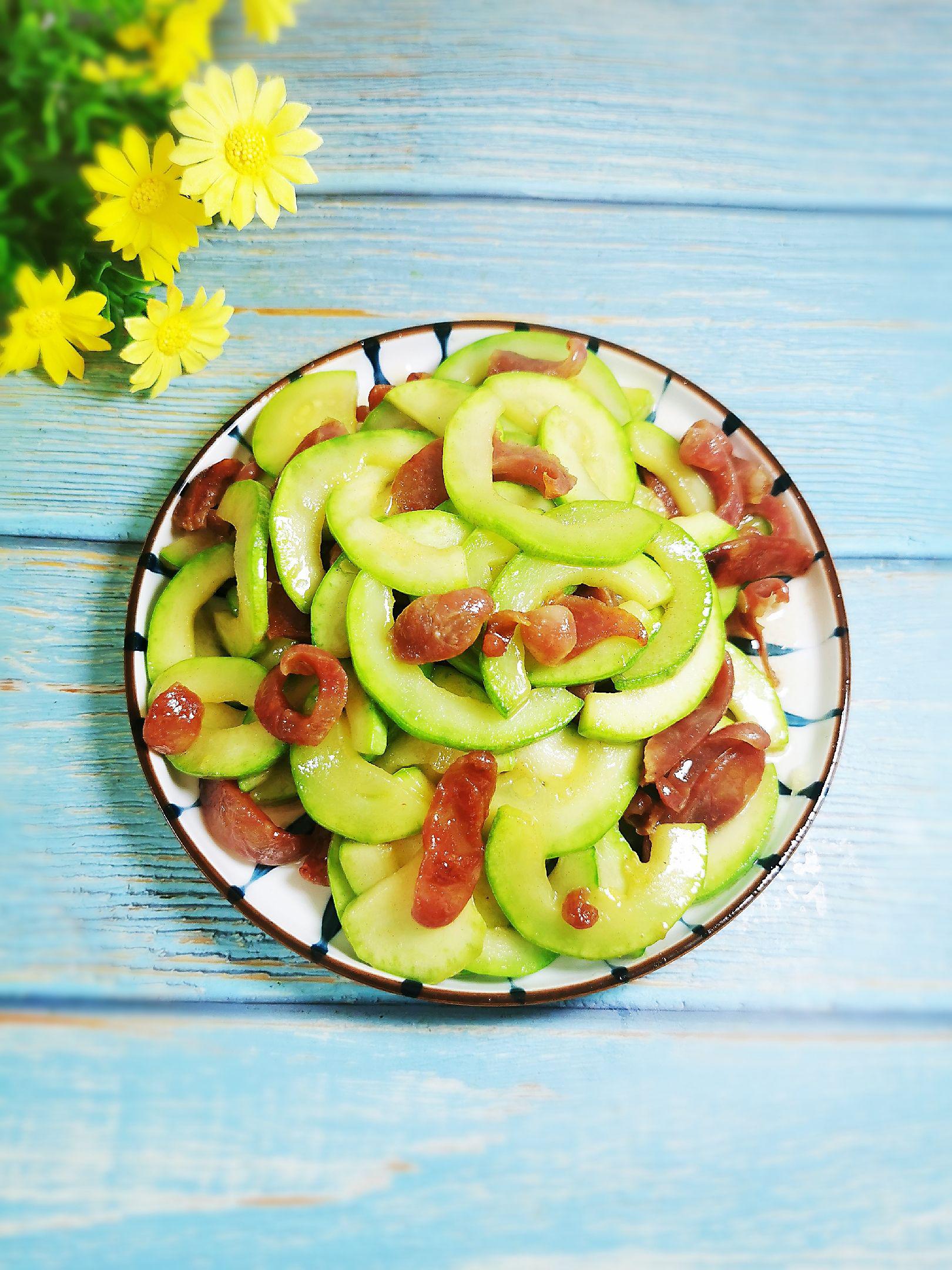 臘腸炒西葫蘆的做法-家常味炒菜譜