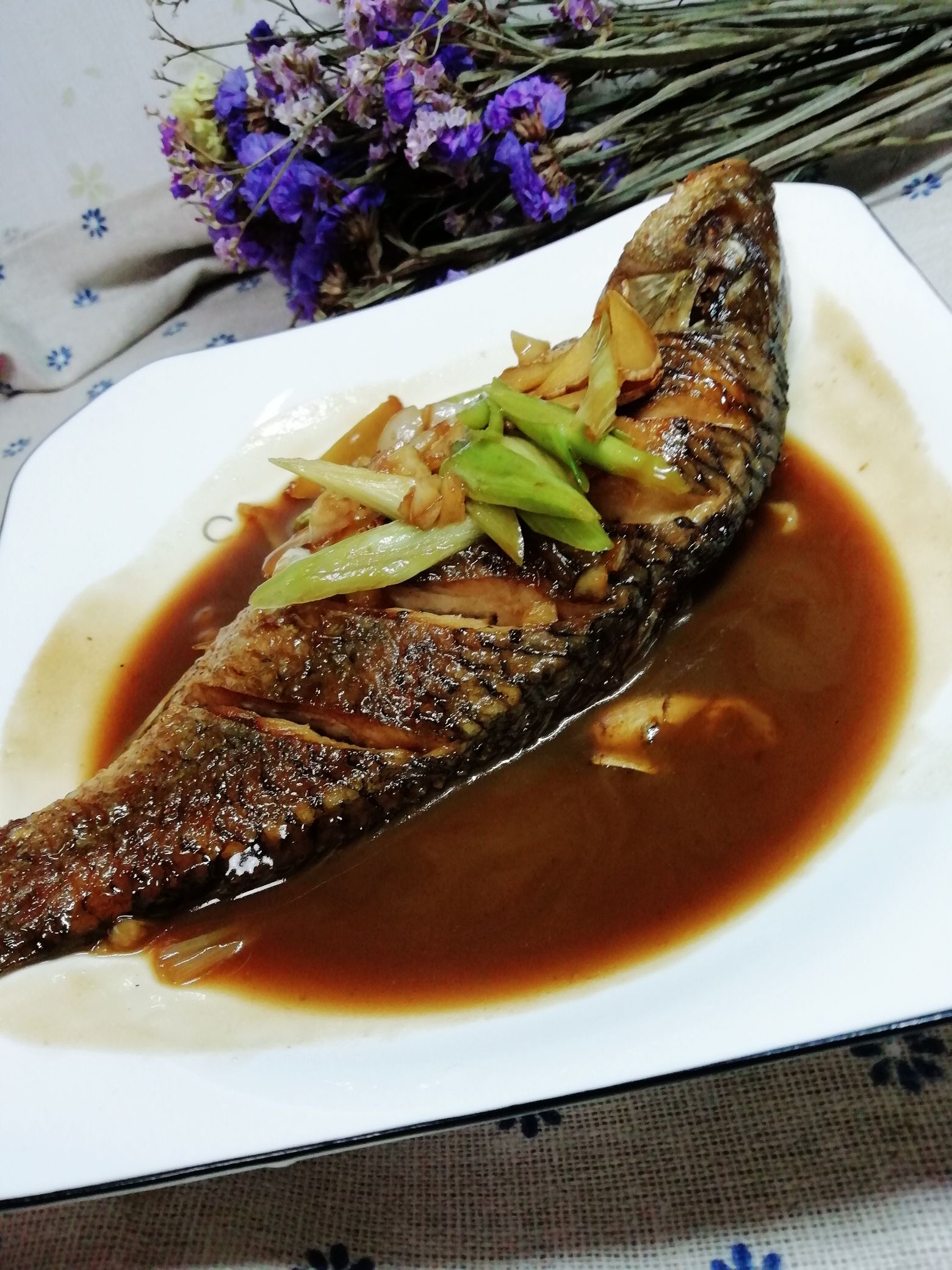 燜燒鯉魚(yú)的做法-咸鮮味燉菜譜