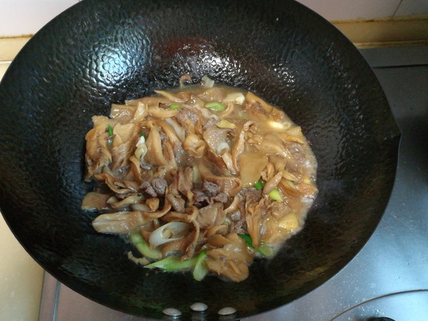 鳳尾菇炒肉的做法-家常味炒菜譜-易網健康養生網 鳳尾菇炒肉的做法-家常味炒菜譜