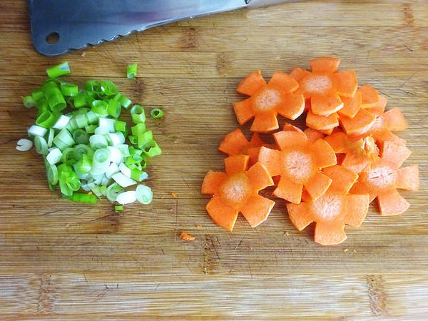 小炒蓮藕的做法-咸鮮味炒菜譜-易網(wǎng)健康養(yǎng)生網(wǎng) 小炒蓮藕的做法-咸鮮味炒菜譜