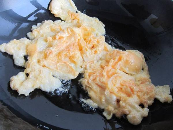 毛芹木耳炒雞蛋的做法-家常味炒菜譜-易網健康養生網 毛芹木耳炒雞蛋的做法-家常味炒菜譜