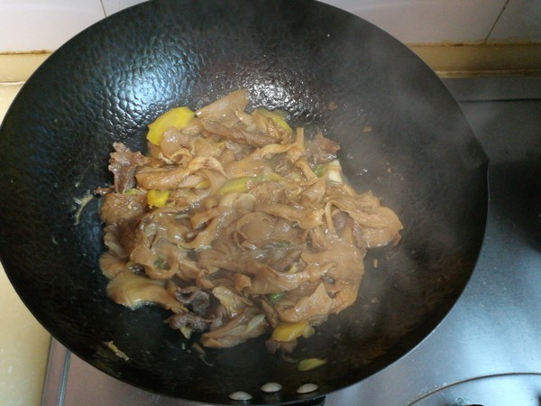 鳳尾菇炒肉的做法-家常味炒菜譜-易網健康養生網 鳳尾菇炒肉的做法-家常味炒菜譜