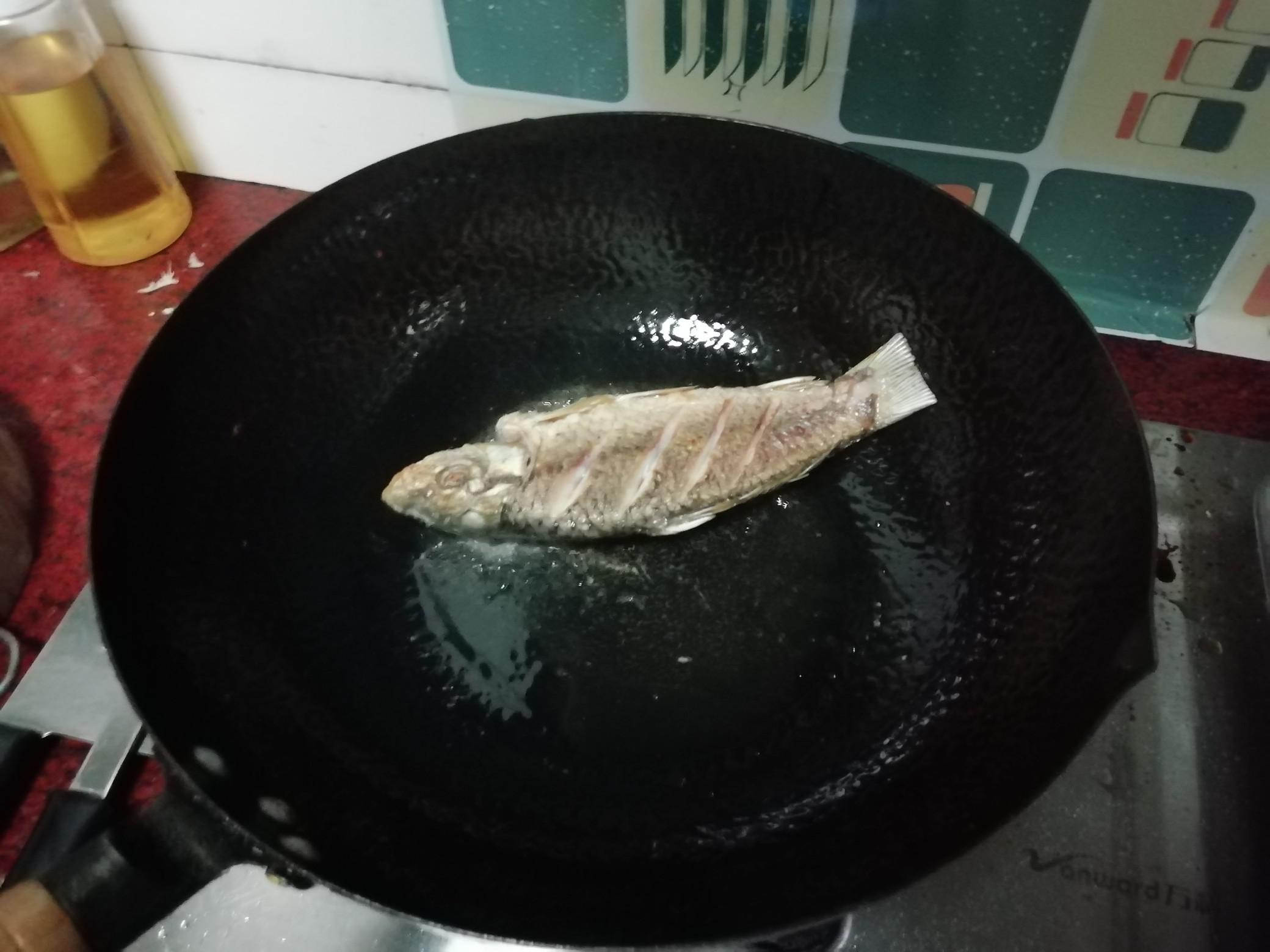 燜燒鯉魚(yú)的做法-咸鮮味燉菜譜