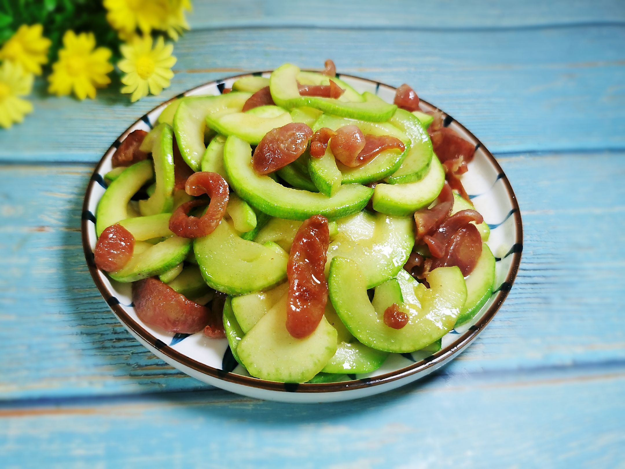 臘腸炒西葫蘆的做法-家常味炒菜譜-易網健康養生網 臘腸炒西葫蘆的做法-家常味炒菜譜
