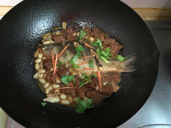 鯽魚花生仁燉烤麩的做法-家常味燉菜譜