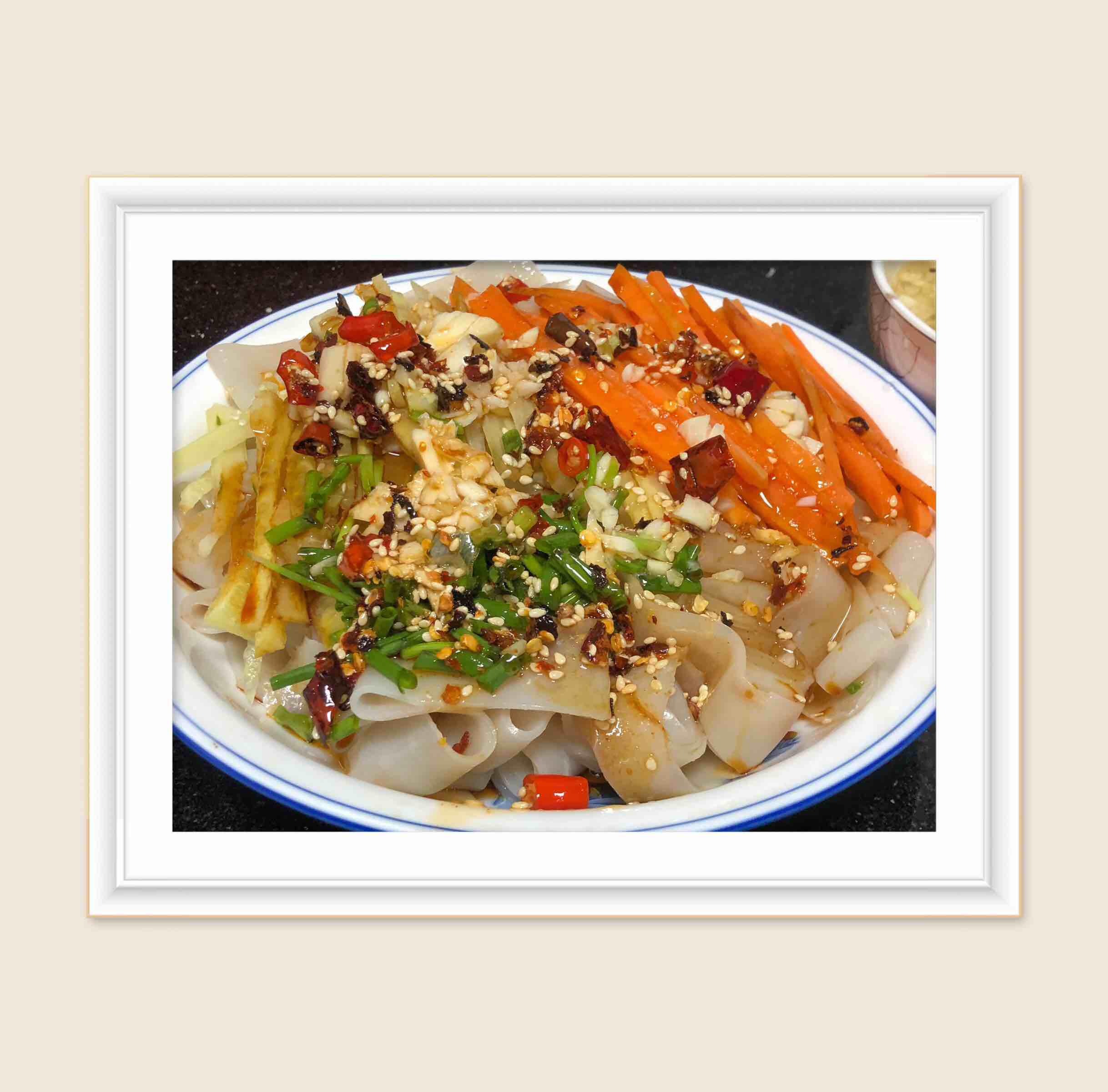 簡(jiǎn)單易做滴涼皮的做法-酸辣味蒸菜譜-易網(wǎng)健康養(yǎng)生網(wǎng) 簡(jiǎn)單易做滴涼皮的做法-酸辣味蒸菜譜