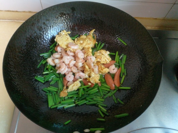 韭苔雞蛋炒蝦仁的做法-家常味炒菜譜-易網健康養生網 韭苔雞蛋炒蝦仁的做法-家常味炒菜譜