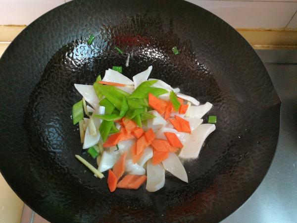 魷魚燴烤麩的做法-家常味燴菜譜-易網健康養生網 魷魚燴烤麩的做法-家常味燴菜譜