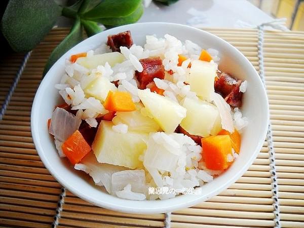 臘味地三鮮燜飯的做法-咸鮮味燜菜譜-易網健康養生網 臘味地三鮮燜飯的做法-咸鮮味燜菜譜