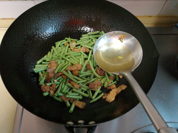 回鍋肉炒長豆角的做法-家常味炒菜譜-易網健康養生網 回鍋肉炒長豆角的做法-家常味炒菜譜