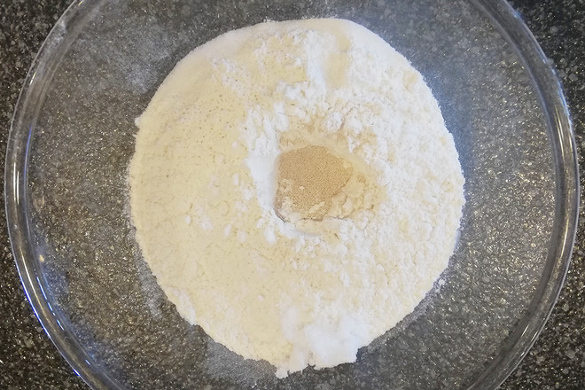 素什錦披薩的做法-咸鮮味烤菜譜-易網<a href=http://www.xllyou.com/ target=_blank class=infotextkey>健康養生</a>網 素什錦披薩的做法-咸鮮味烤菜譜