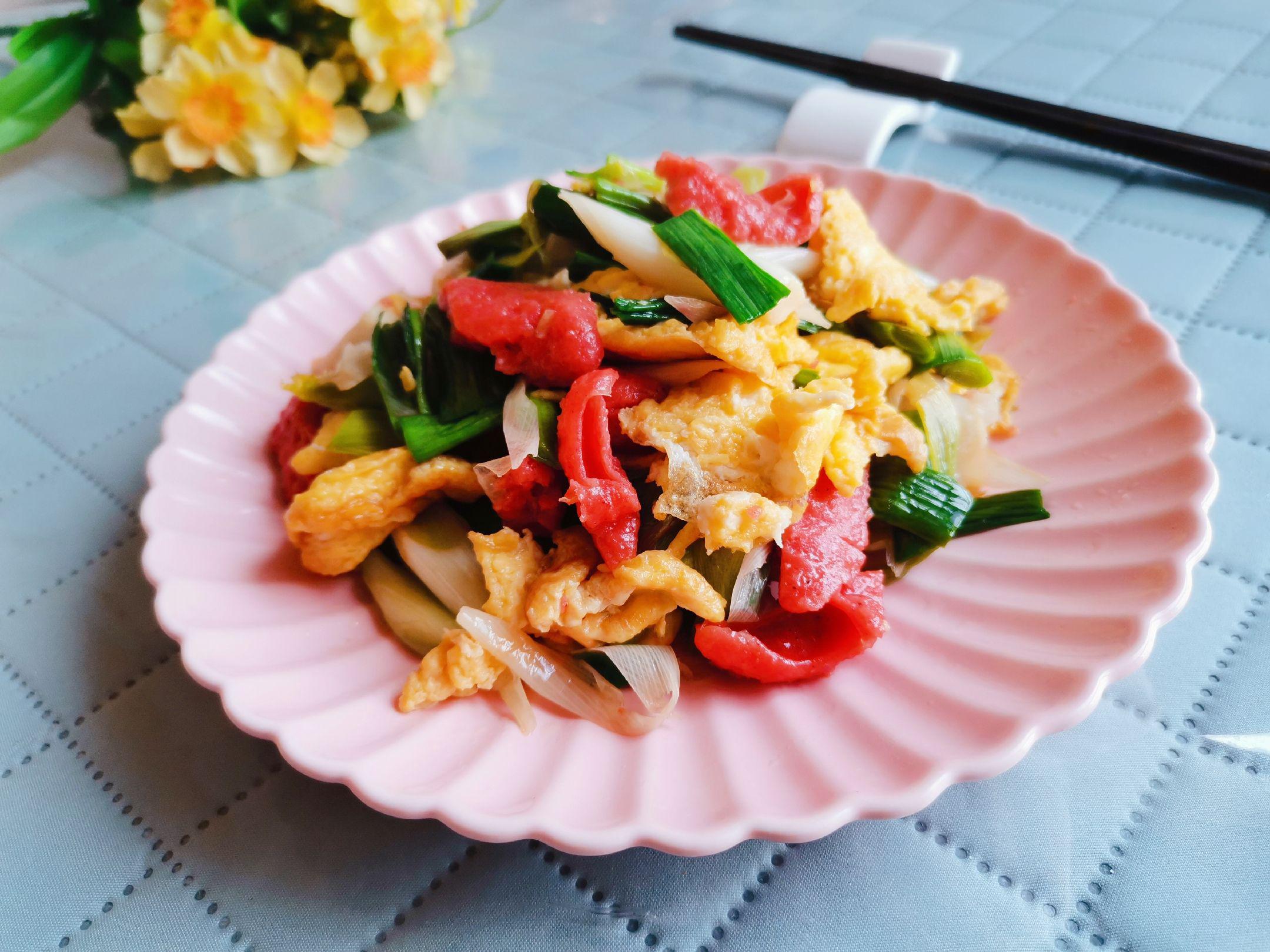 蒜苗紅腸炒雞蛋的做法-咸鮮味炒菜譜-易網健康養生網 蒜苗紅腸炒雞蛋的做法-咸鮮味炒菜譜