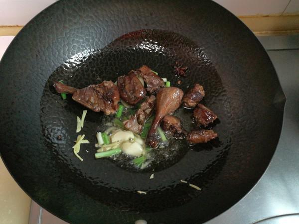 醬鴨燉筍干的做法-家常味燉菜譜