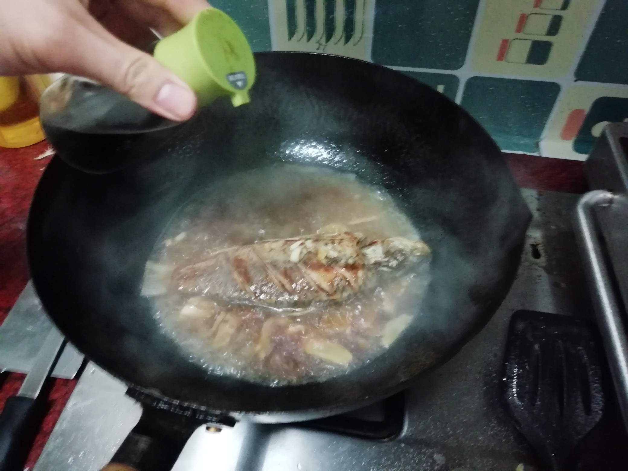 燜燒鯉魚(yú)的做法-咸鮮味燉菜譜