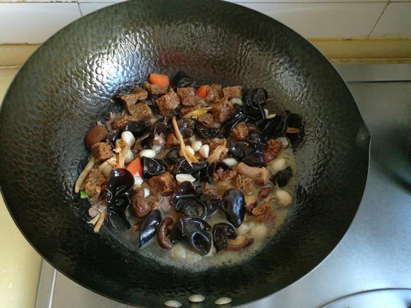 烤麩燴菜的做法-家常味燴菜譜-易網健康養生網 烤麩燴菜的做法-家常味燴菜譜