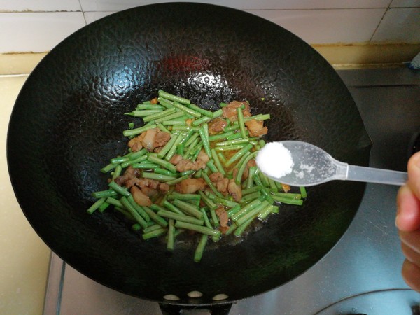 回鍋肉炒長豆角的做法-家常味炒菜譜-易網健康養生網 回鍋肉炒長豆角的做法-家常味炒菜譜