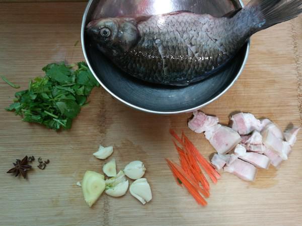 回鍋肉燉鯽魚的做法-家常味燉菜譜-易網(wǎng)健康養(yǎng)生網(wǎng) 回鍋肉燉鯽魚的做法-家常味燉菜譜