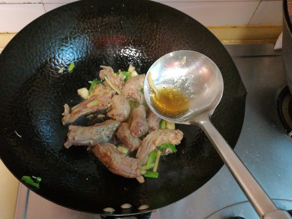 雞脖子燉土豆的做法-家常味燉菜譜-易網健康養生網 雞脖子燉土豆的做法-家常味燉菜譜