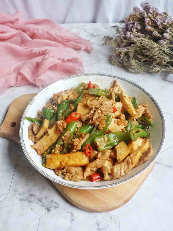 香干炒肉的做法-香辣味炒菜譜-易網(wǎng)健康養(yǎng)生網(wǎng) 香干炒肉的做法-香辣味炒菜譜