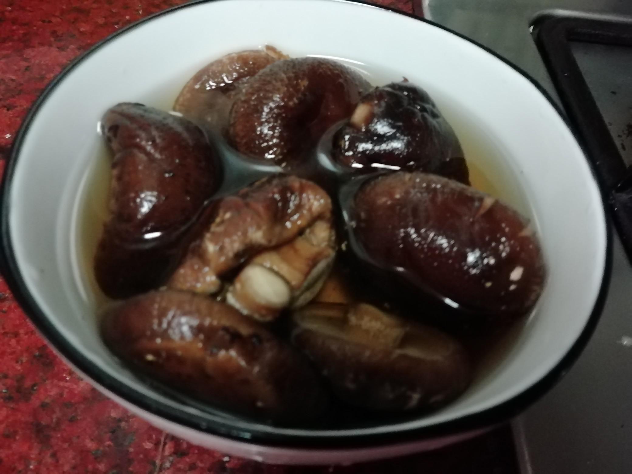 香菇燜雞飯的做法-咸鮮味炒菜譜-易網(wǎng)健康養(yǎng)生網(wǎng) 香菇燜雞飯的做法-咸鮮味炒菜譜