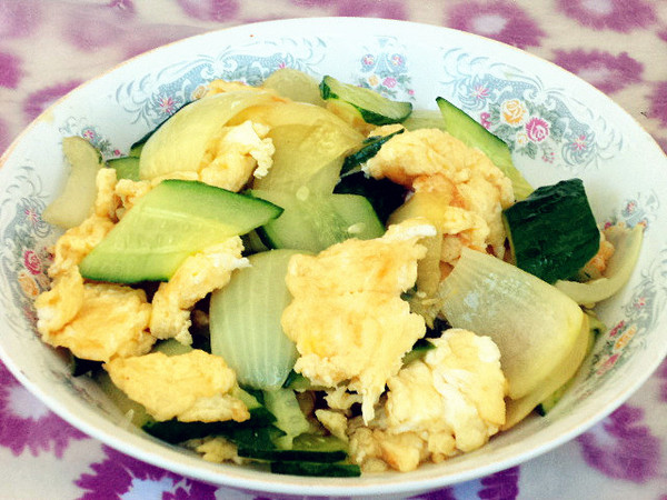 黃瓜洋蔥炒雞蛋的做法-咸鮮味炒菜譜-易網健康養生網 黃瓜洋蔥炒雞蛋的做法-咸鮮味炒菜譜