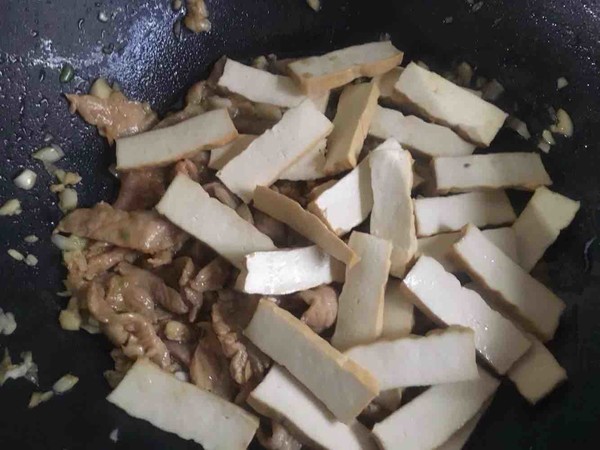 香干炒肉的做法-香辣味炒菜譜-易網(wǎng)健康養(yǎng)生網(wǎng) 香干炒肉的做法-香辣味炒菜譜