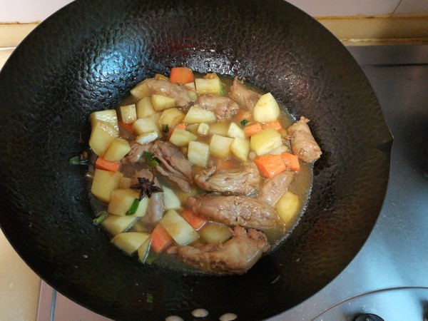 雞脖子燉土豆的做法-家常味燉菜譜-易網健康養生網 雞脖子燉土豆的做法-家常味燉菜譜