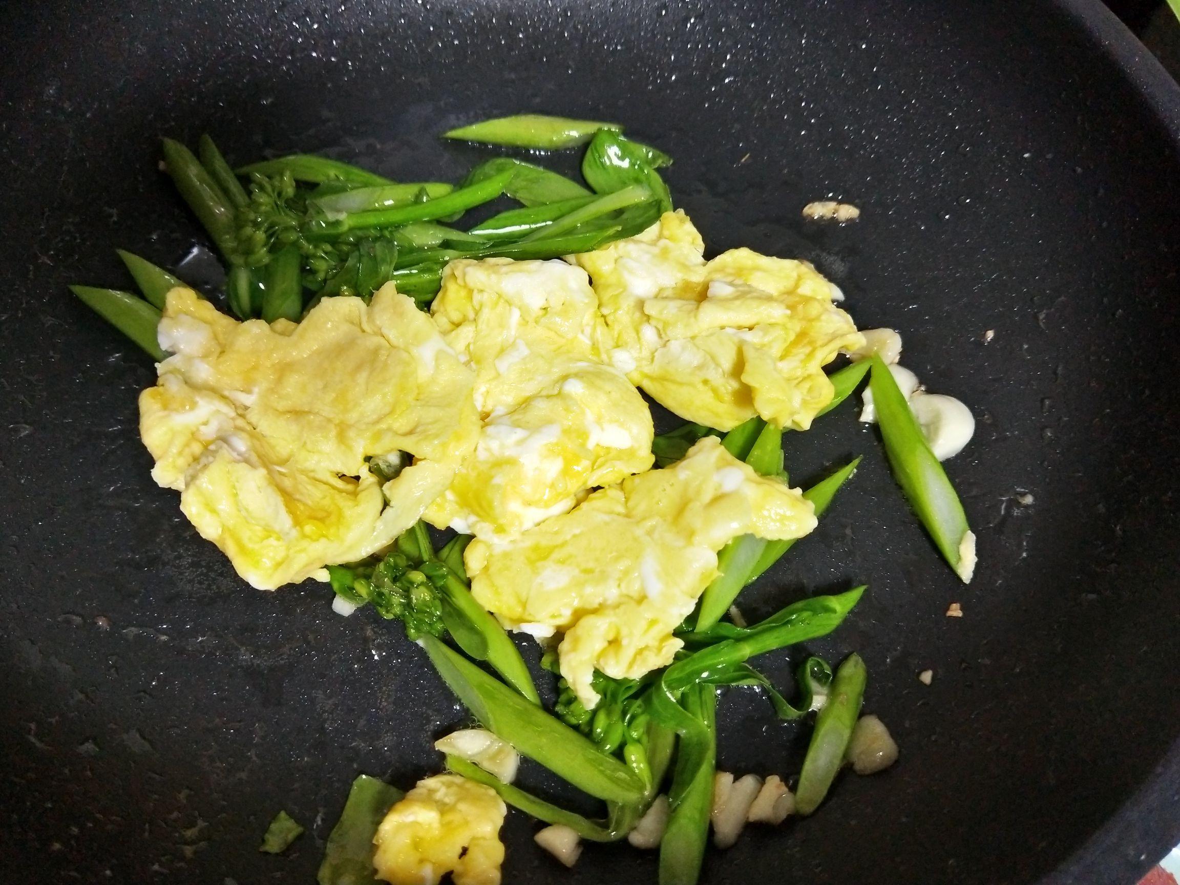 芥蘭炒雞蛋的做法-家常味炒菜譜-易網(wǎng)健康養(yǎng)生網(wǎng) 芥蘭炒雞蛋的做法-家常味炒菜譜