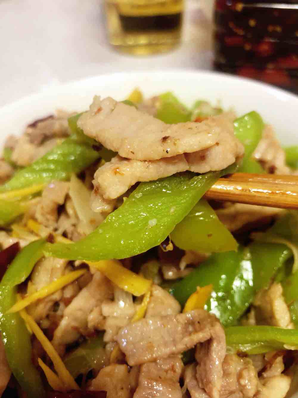 青椒小炒肉的做法-家常味炒菜譜-易網(wǎng)健康養(yǎng)生網(wǎng) 青椒小炒肉的做法-家常味炒菜譜